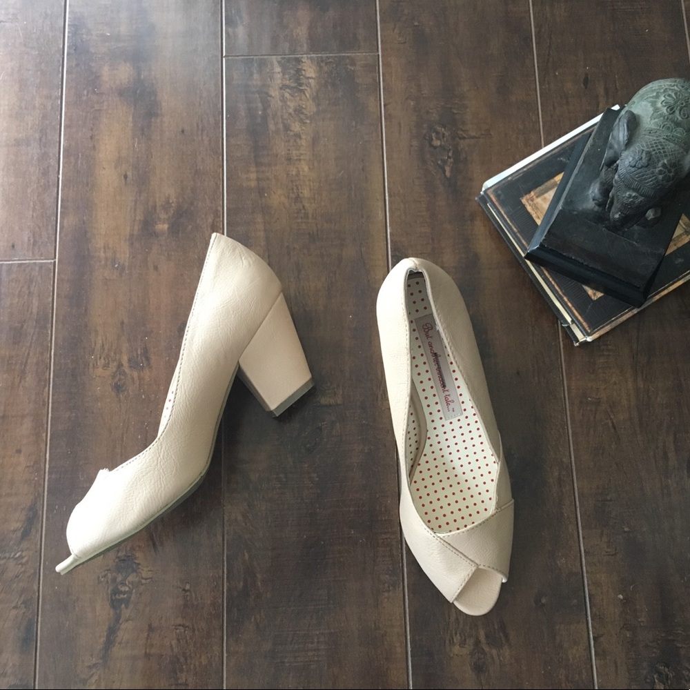 New Vintage Peep Toe | 6.5